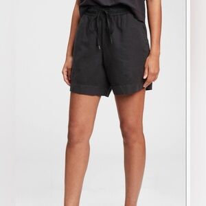 Black gap drawstring shorts
